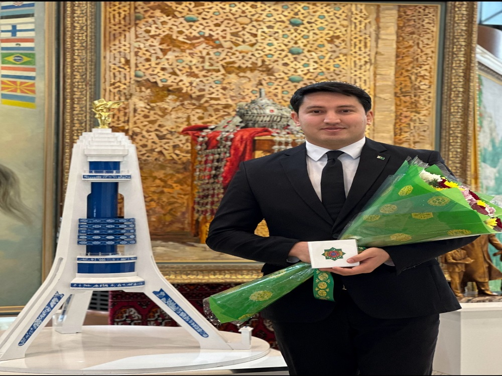 TÄZE ÜSTÜNLIKLERE RUHLANDYRDY